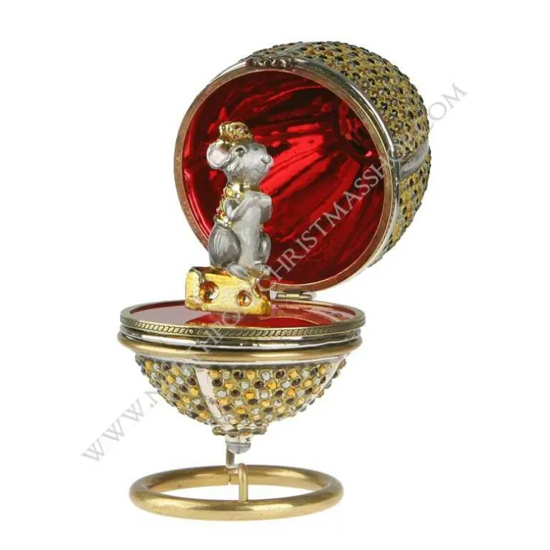 Komozja Family Mostowski Hinged egg with mouse standing on a piece of cheese